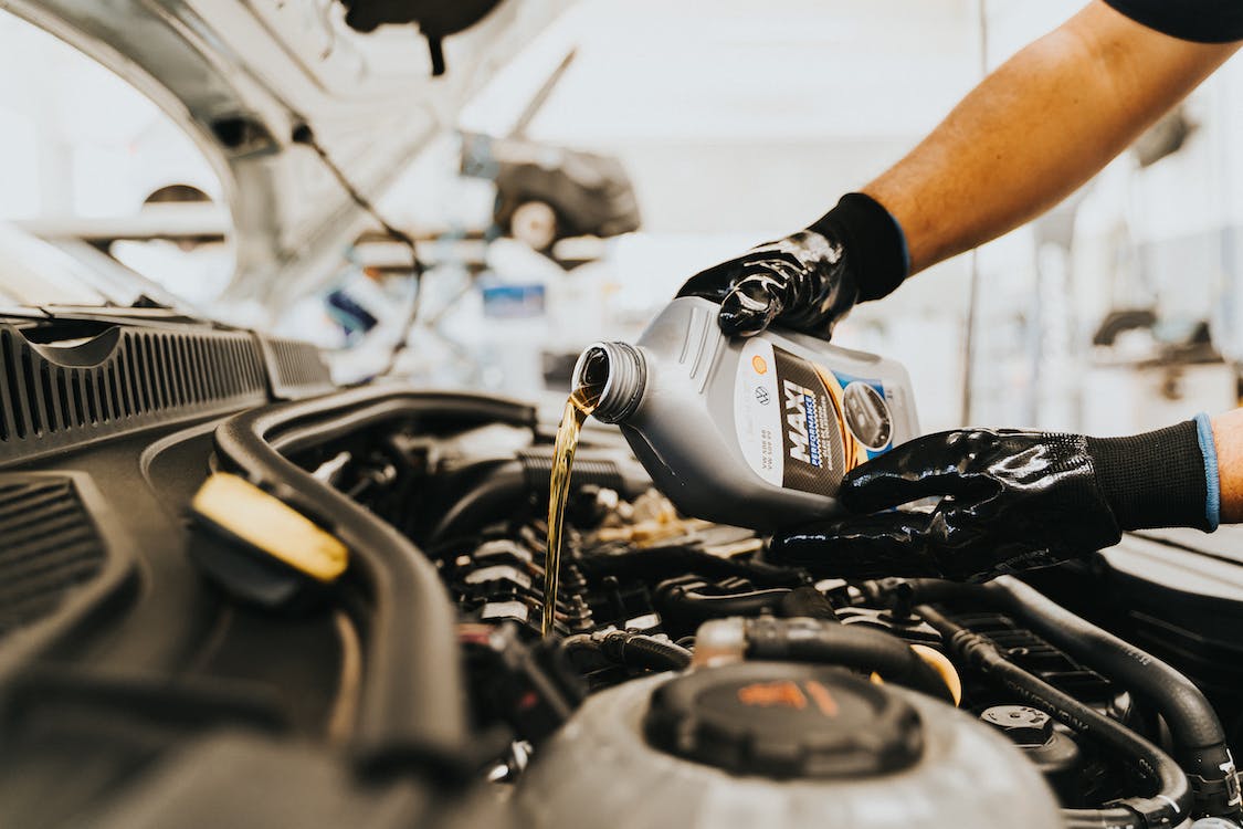 How Much Does An Oil Change Cost : A Comprehensive Guide - Buy It Canada